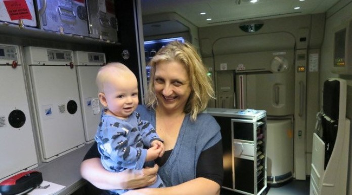 Solo travel with baby / mother with baby on plane